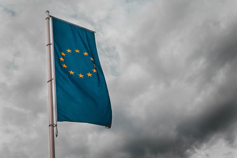 Flag pole with European Union flag - Cookiebot